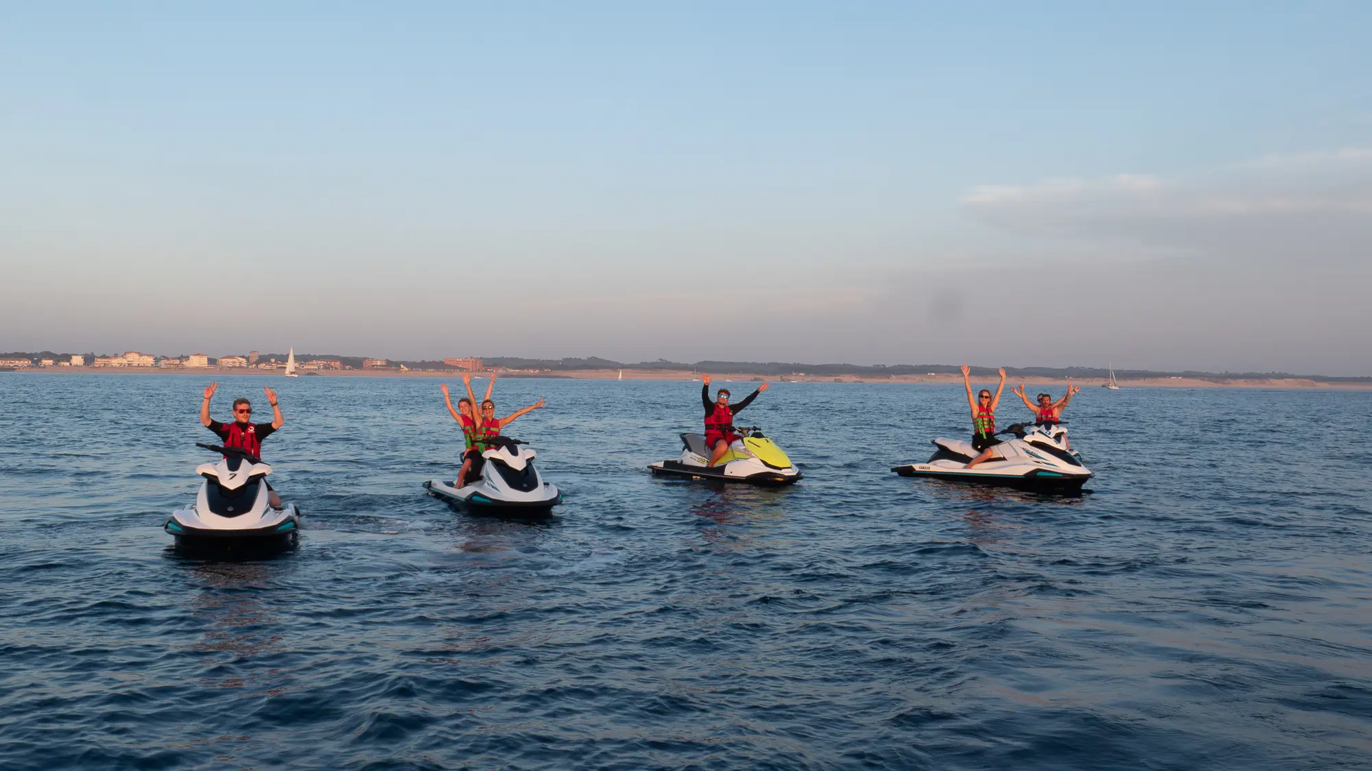 Groupe en randonnée jet-ski au large de Capbreton